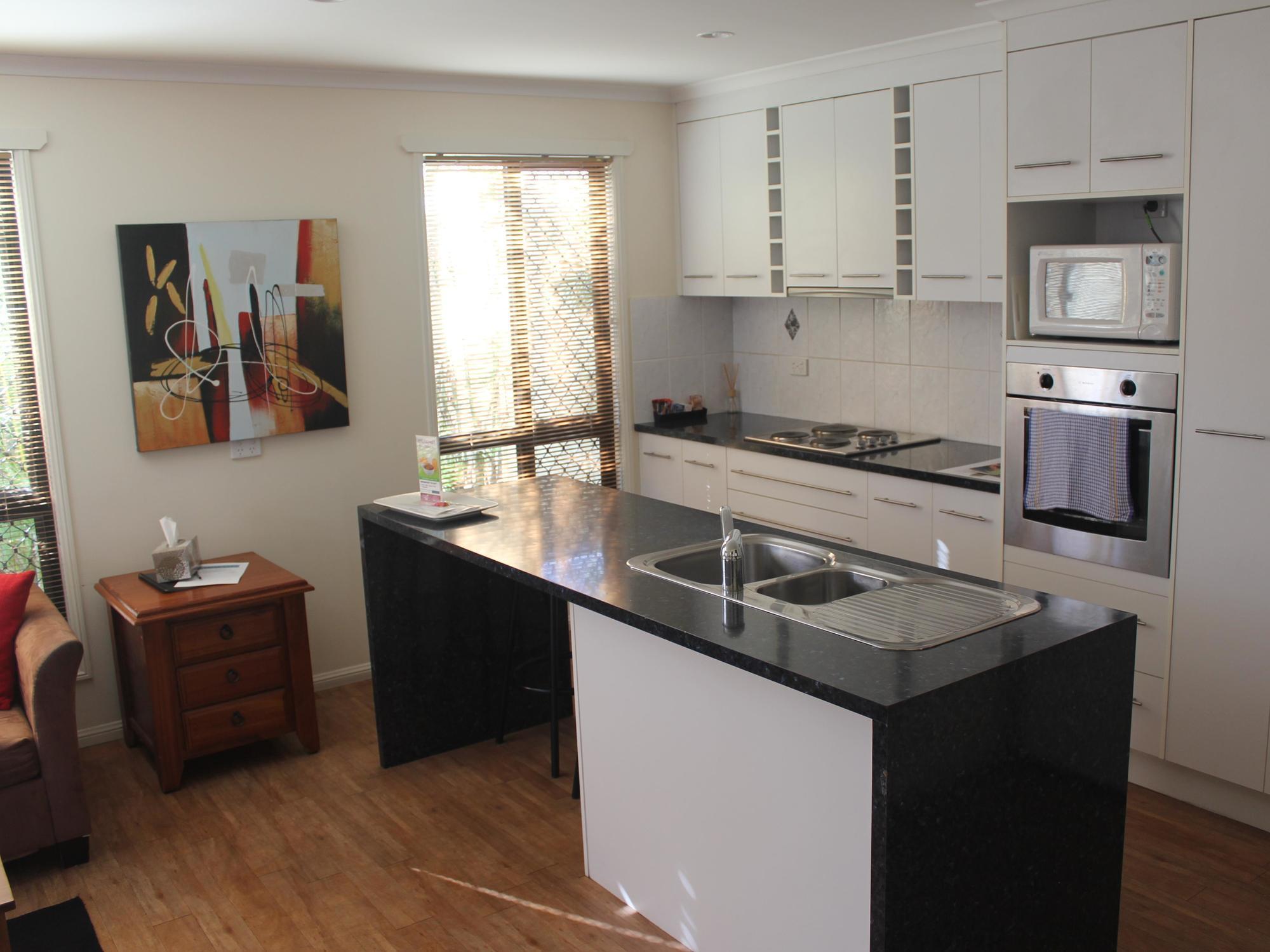 Aparthotel Emerald Motel Apartments 4*
