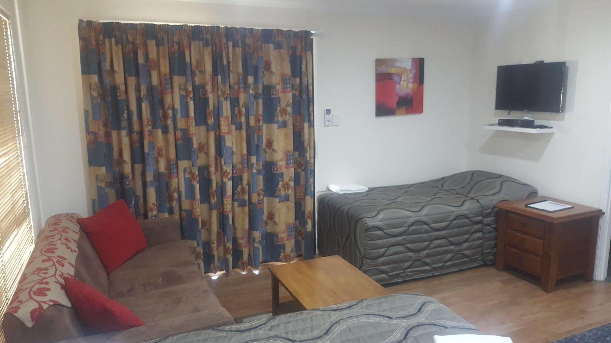 Aparthotel Emerald Motel Apartments 4*